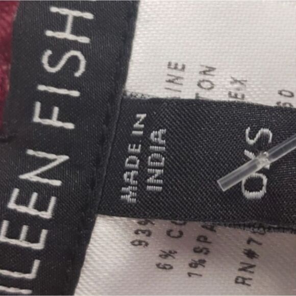 NWT Eileen  Fisher Burgundy Gauzy Wool Pucker Scarf - Picture 2 of 3